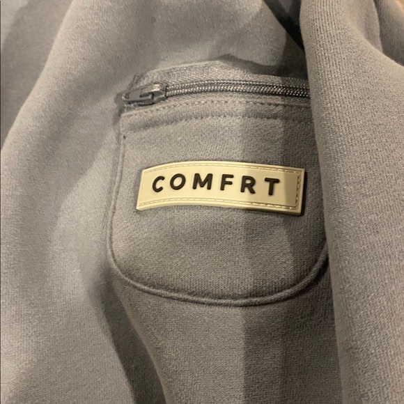 Comfrt travel essential hoodie - Picture 2 of 7